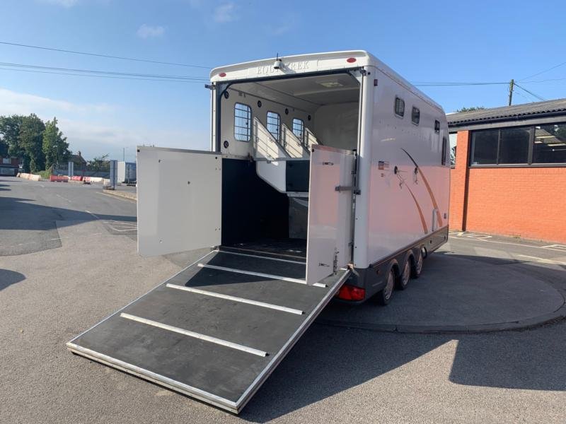EquiTrek EquiTrek MultiTreka TriAxle Horse Trailer With Living 2014
